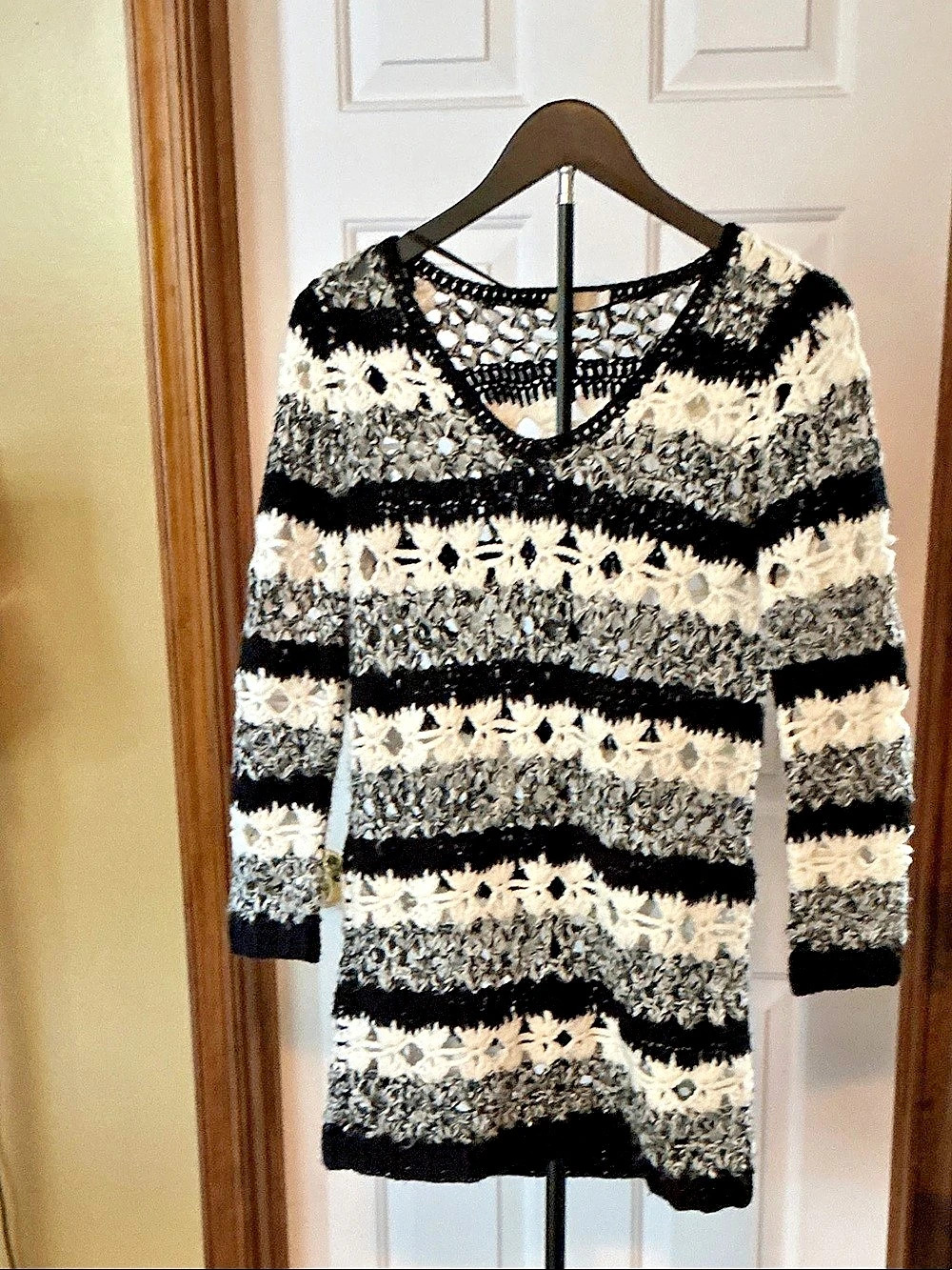 Jacqueline Riu Striped Knit Sweater in Black & White Size Small